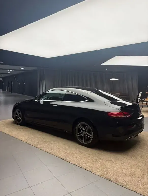 Gebraucht Mercedes C180 AMG line 156 PS (114 kW) 2019 Schwarz Coupé