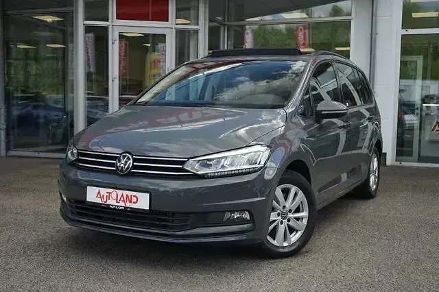 Gebraucht VW Touran 150 PS (110 kW) 2023 Grau Van / Kleinbus