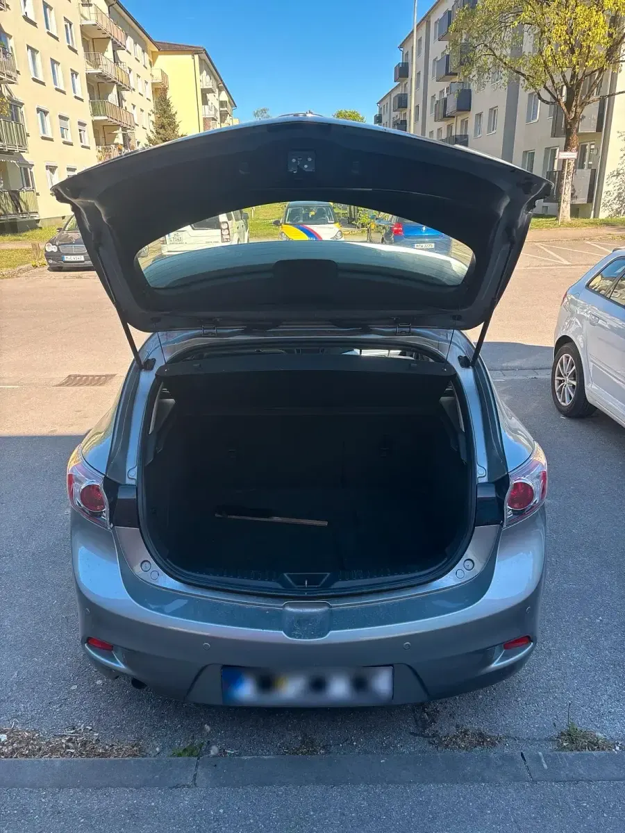 Second-hand Mazda 3 105 CP (77 kW) 2012 Argintiu Berlinǎ