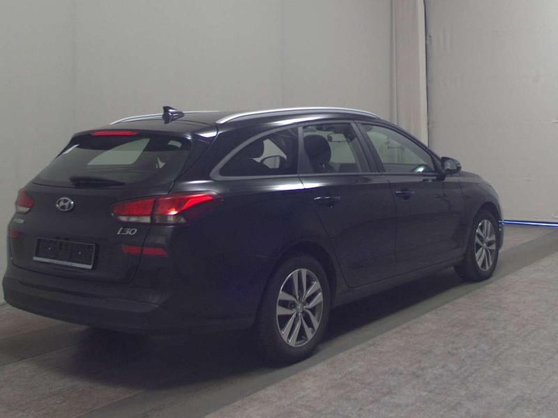 Gebraucht Hyundai i30 Trend 116 PS (85 kW) 2019 Phantom black / mic Kombi