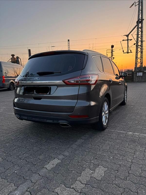 Gebraucht Ford S-MAX S 179 PS (131 kW) 2018 Grau Van / Kleinbus