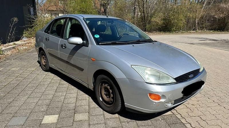 Gebraucht Ford Focus Ghia 101 PS (74 kW) 1999 Silber Limousine