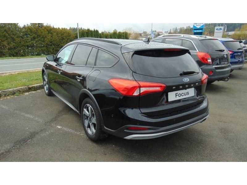 Gebraucht Ford Focus 125 PS (91 kW) 2020 Agate black (metallic) Kombi