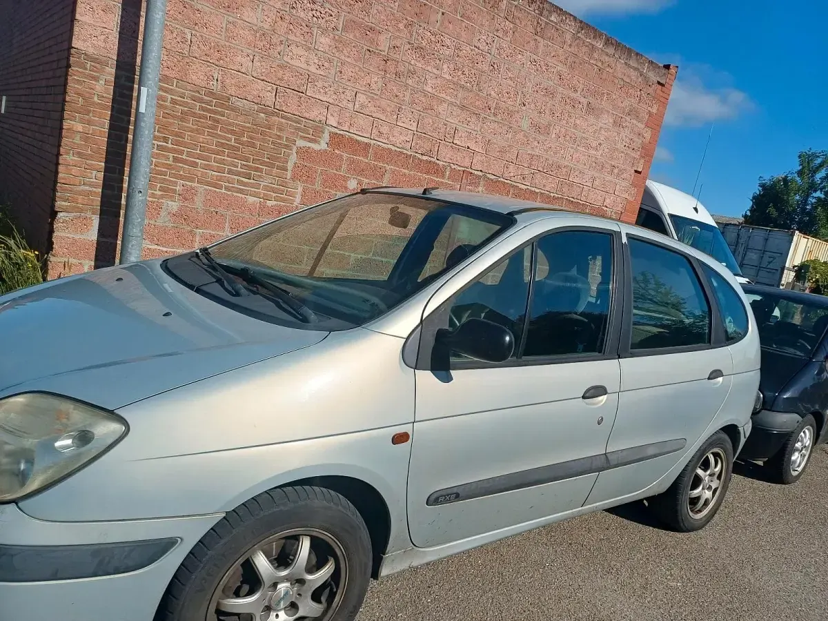 Gebraucht Renault Scénic 107 PS (78 kW) 2000 Silber Van / Kleinbus