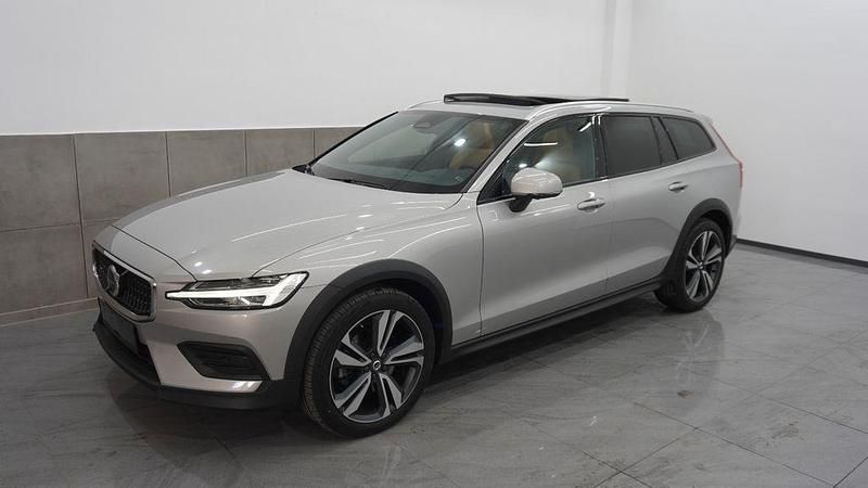 Gebraucht Volvo V60 CC Plus 197 PS (144 kW) 2024 Grau Kombi