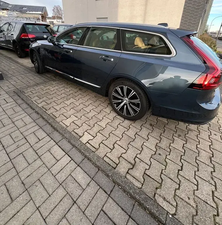 Gebraucht Volvo V90 Inscription 197 PS (144 kW) 2022 Blau Kombi