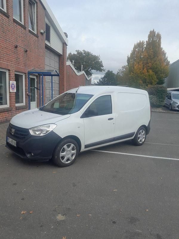 Weiß Gebraucht 2015 Dacia Dokker Van | 4.500 € (Guter Preis) - Bild 1/4