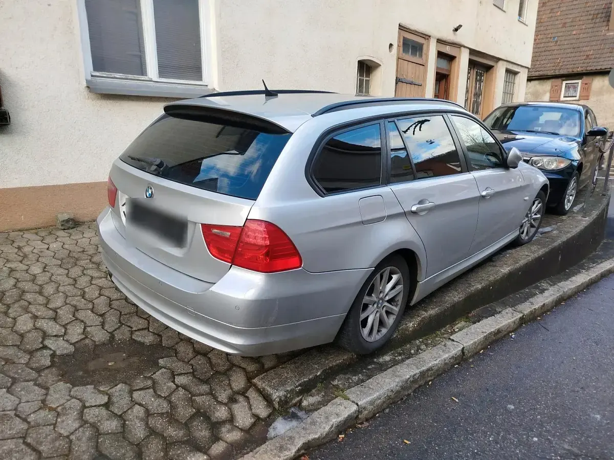 Gebraucht BMW 320 184 PS (135 kW) 2010 Grau Kombi