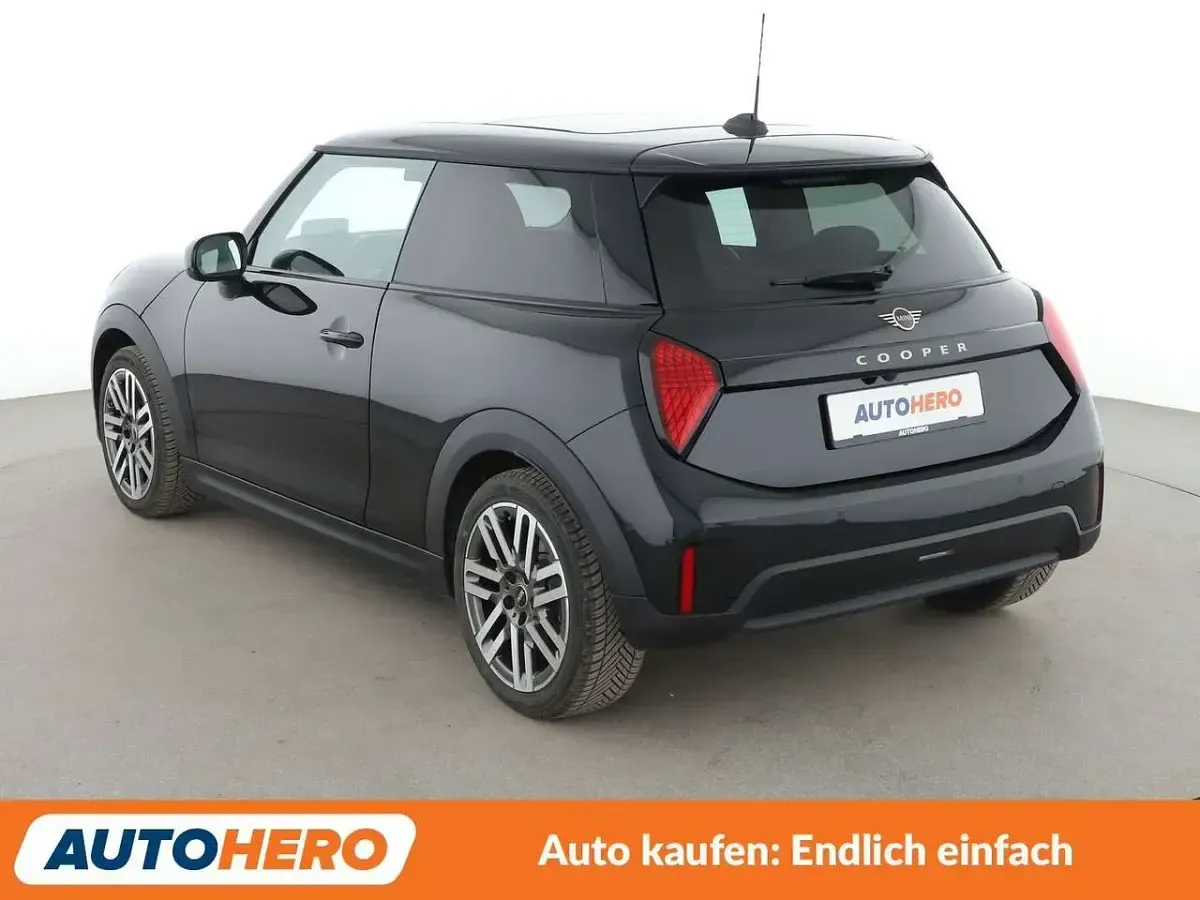 Używany Mini Cooper Classic 156 KM (114 kW) 2024 Czarny Hatchback
