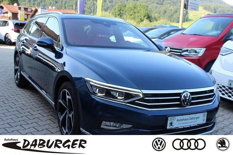 Blau Gebraucht 2023 VW Passat Elegance Kombi | 31.990 € (Etwas zu teuer) - Bild 1/4