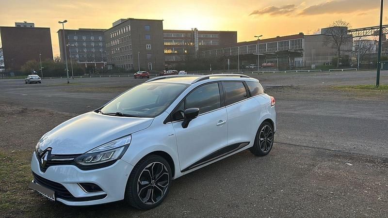 Weiß Gebraucht 2017 Renault Clio IV Bose Edition Kleinwagen | 11.500 € (Teuer) - Bild 1/4
