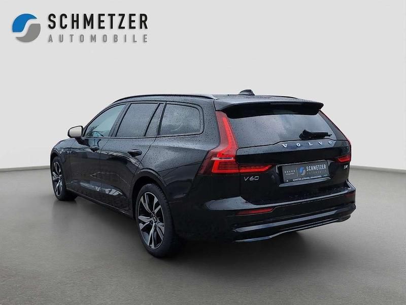 Gebraucht Volvo V60 Plus 197 PS (144 kW) 2024 Onyx black Kombi