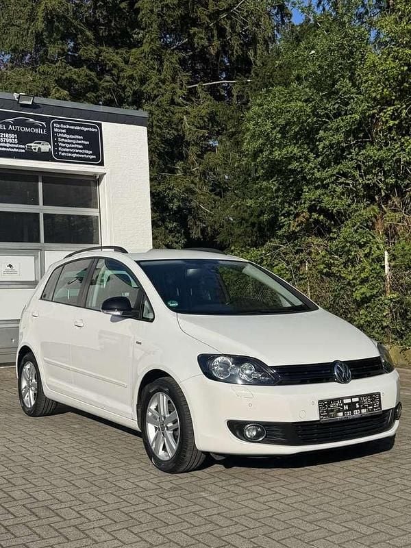 Gebraucht VW Golf VII Match 105 PS (77 kW) 2012 Candyweiß Kleinwagen