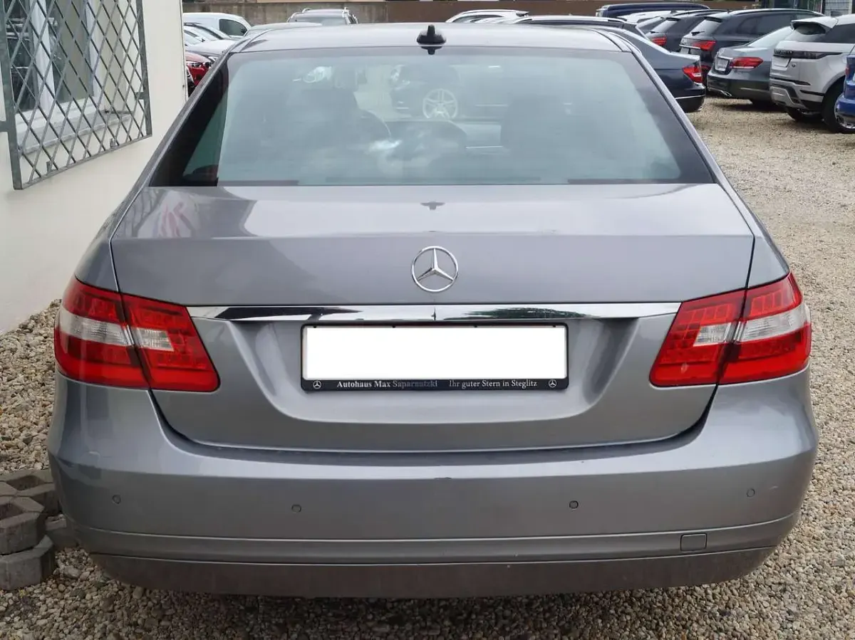 Gebraucht Mercedes E200 136 PS (100 kW) 2011 Palladiumsilber  metalliclack Limousine