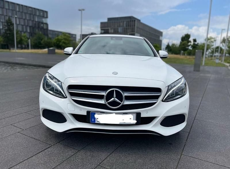 Weiß Gebraucht 2016 Mercedes C250 Limousine | 13.500 € (Superpreis) - Bild 1/4