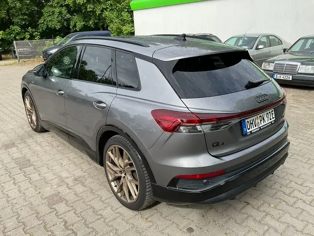 Second-hand Audi Q4 e-tron Sport 219 kW (299 CP) 2021 Gri SUV
