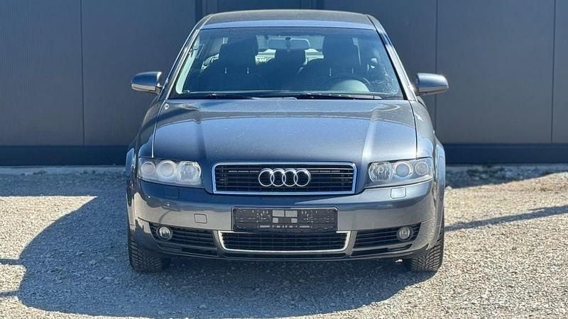 Gebraucht Audi A4 Comfort 131 PS (96 kW) 2004 Grau Limousine