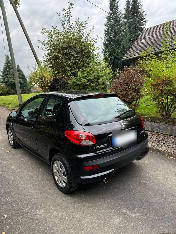 Gebraucht Peugeot 206 75 PS (55 kW) 2010 Schwarz Limousine