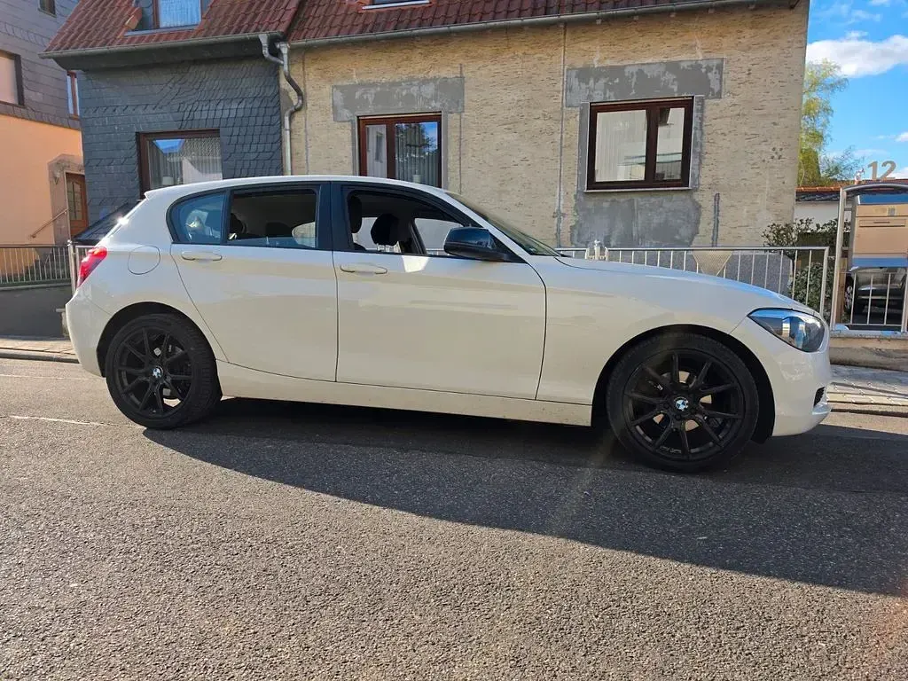 Gebraucht BMW 114 102 PS (75 kW) 2012 Weiß Kleinwagen