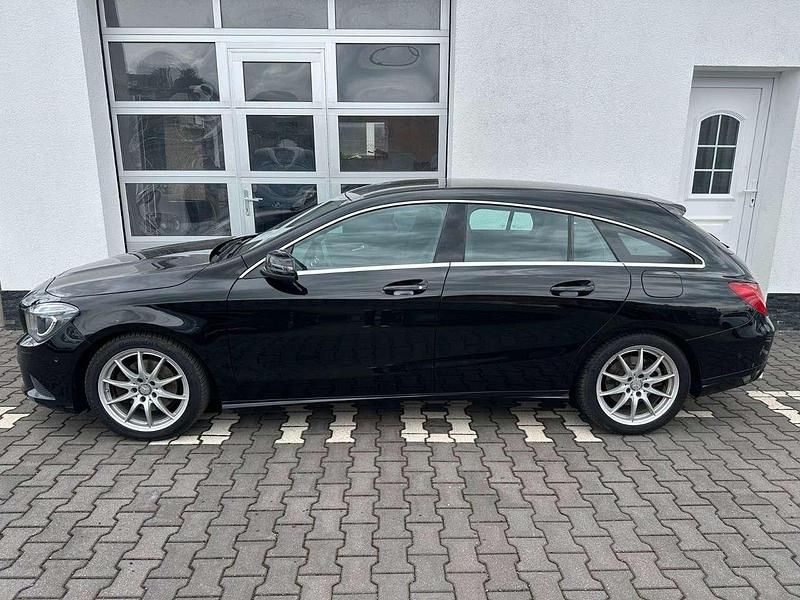 Gebraucht Mercedes CLA180 Urban 122 PS (89 kW) 2015 Nachtschwarz Limousine