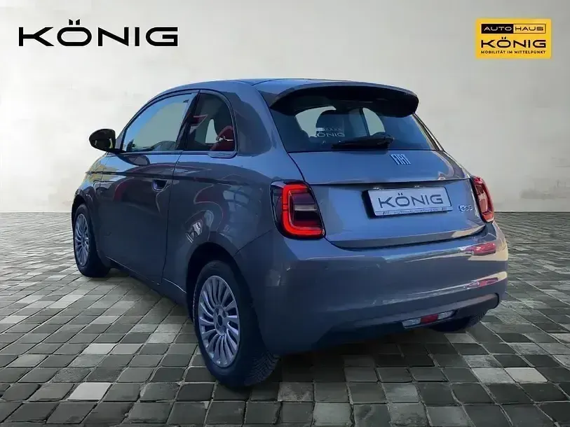 Usado Fiat 500e 86 kW (118 CV) 2023 Gris Utilitario