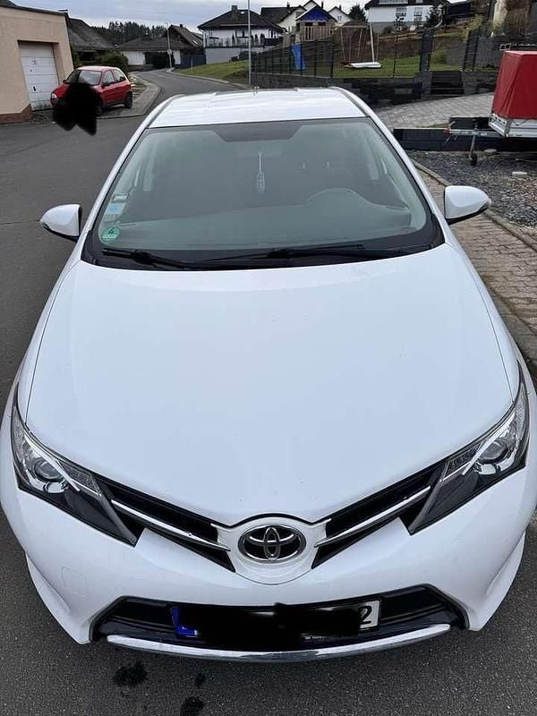 Gebraucht Toyota Auris Life 132 PS (97 kW) 2014 Weiß Kleinwagen