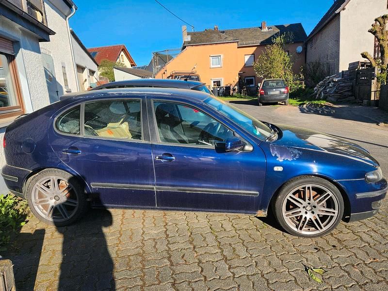 Usata Seat Leon 180 CV (132 kW) 2000 Blu Utilitaria