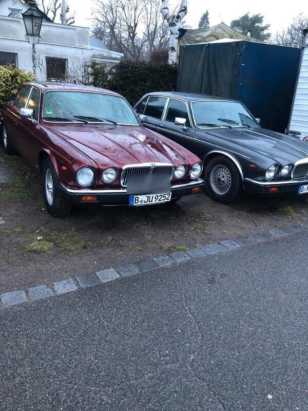Grün Gebraucht 1992 Jaguar XJ12 Limousine | 19.950 € - Bild 1/4