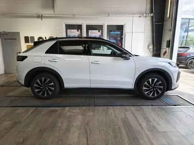 Gebraucht VW T-Roc Life 116 PS (85 kW) 2026 Weiß SUV