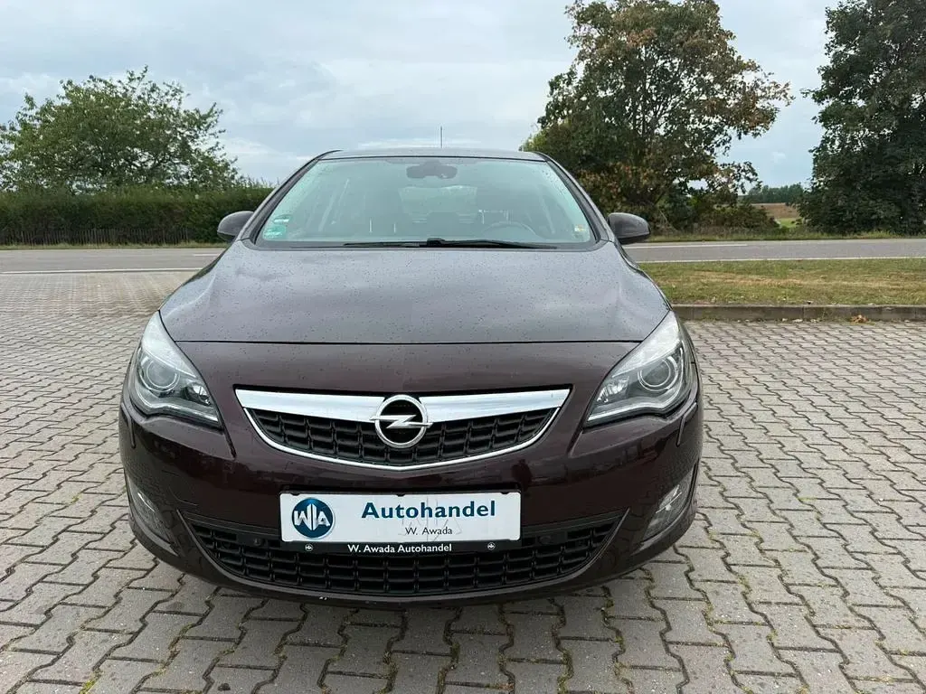 Gebraucht Opel Astra Innovation 140 PS (102 kW) 2012 Braun Limousine