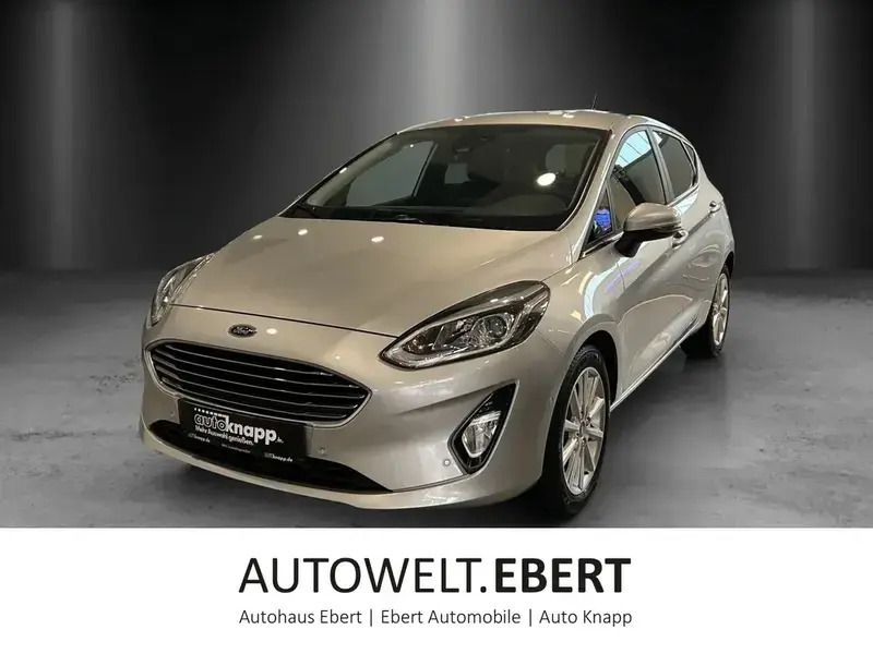 Keine (polar silber metallic) Gebraucht 2019 Ford Fiesta Titanium Kleinwagen | 12.950 € (Fairer Preis) - Bild 1/4