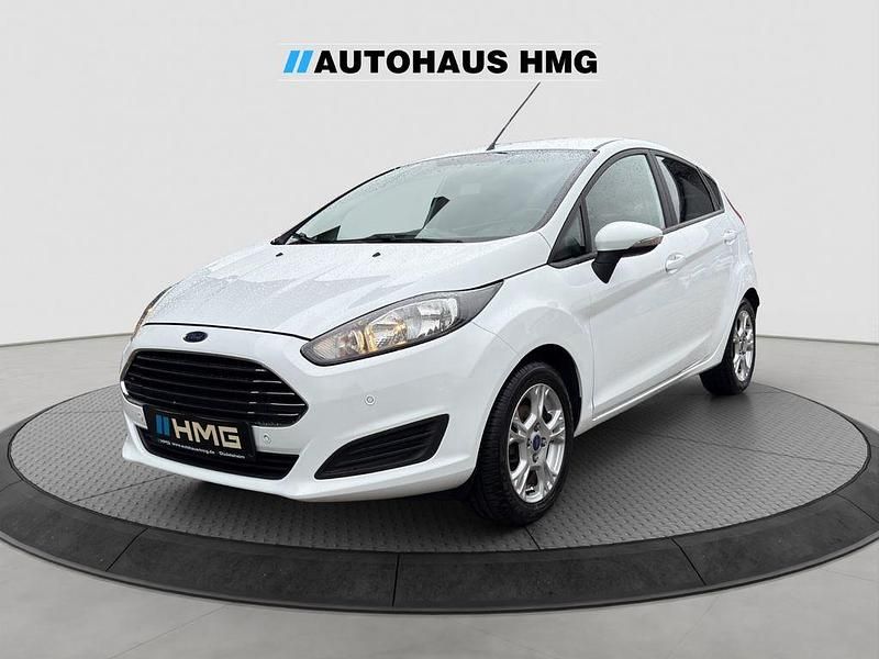 Weiß Gebraucht 2014 Ford Fiesta SYNC Edition Kleinwagen | 5.900 € (Fairer Preis) - Bild 1/4