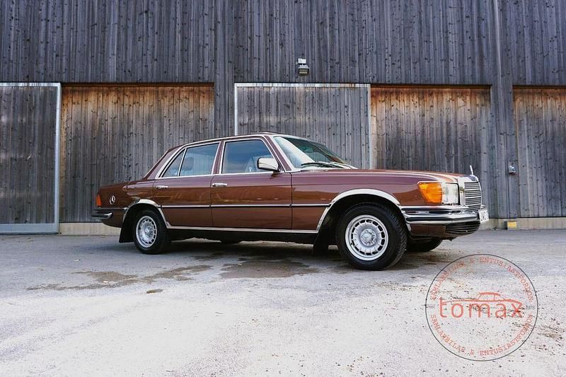 Braun Gebraucht 1977 Mercedes E280 Limousine | 27.129 € - Bild 1/4