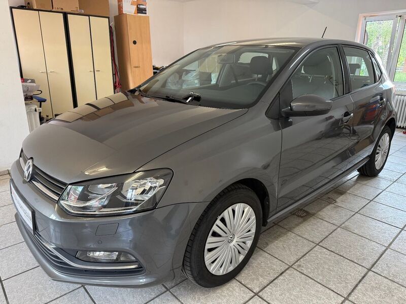Grau Gebraucht 2015 VW Polo Comfortline Limousine | 8.999 € (Fairer Preis) - Bild 1/4