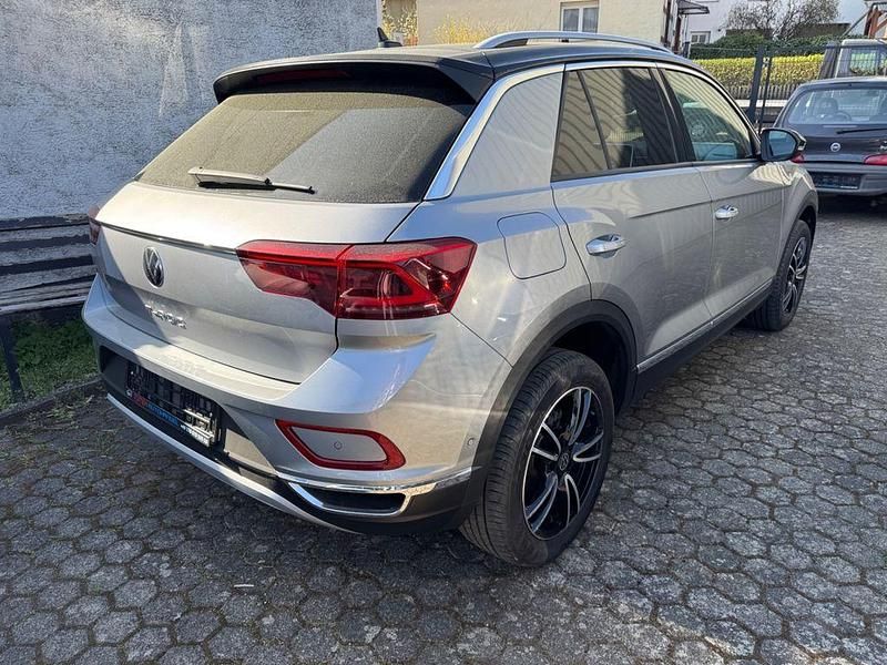 Usado VW T-Roc Style 150 HP (110 kW) 2023 Prateado SUV