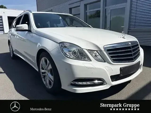 Gebraucht Mercedes E200 Avantgarde 184 PS (135 kW) 2012 Weiß Limousine