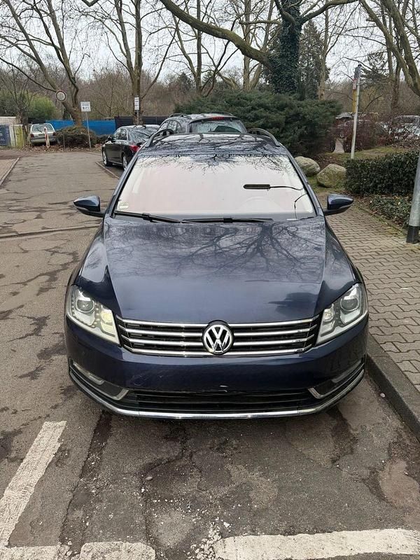 Gebraucht VW Passat Comfortline 140 PS (102 kW) 2012 Blau Kombi
