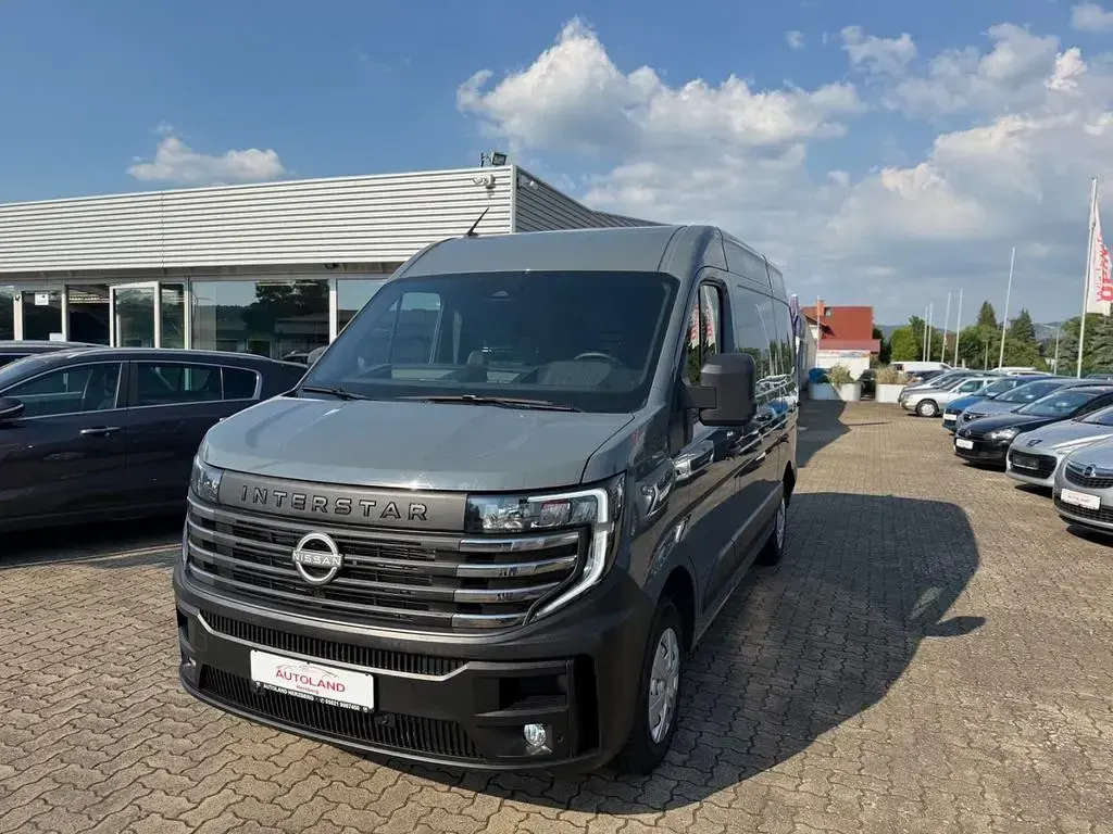 Gebraucht Nissan Interstar 150 PS (110 kW) 2025 Grau Van
