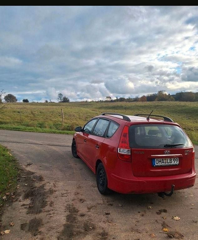 Gebraucht Hyundai i30 Edition+ 109 PS (80 kW) 2010 Rot Kombi