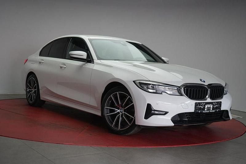 Alpinweiss 3 Gebraucht 2021 BMW 318 M Sport Limousine | 28.990 € (Guter Preis) - Bild 1/4