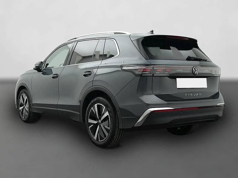Gebraucht VW Tiguan Elegance 150 PS (110 kW) 2024 Grau SUV