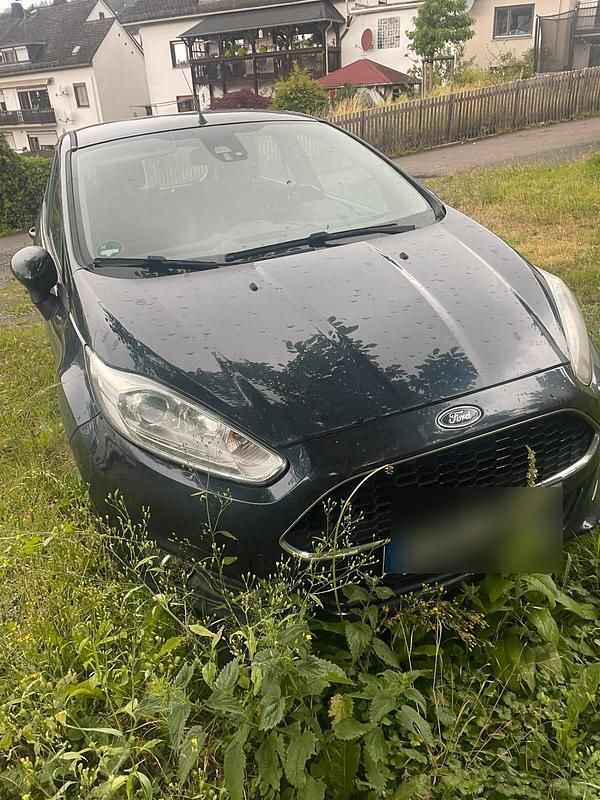 Blau Gebraucht 2016 Ford Fiesta Kleinwagen | 4.200 € (Guter Preis) - Bild 1/4