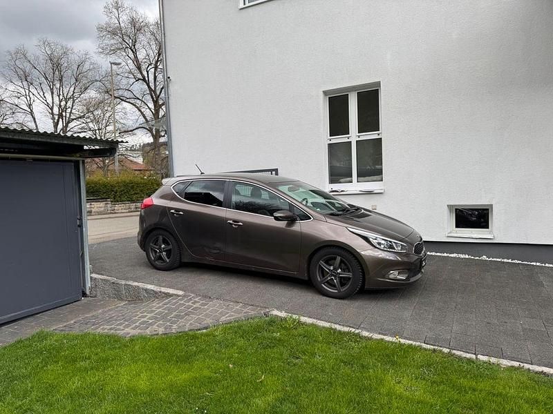 Usado Kia Ceed Vision 128 HP (94 kW) 2014 Citadino