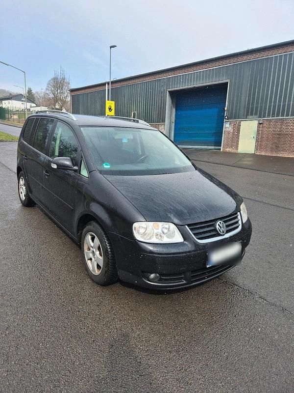 Second-hand VW Touran 105 CP (77 kW) 2005 Negru Monovolum