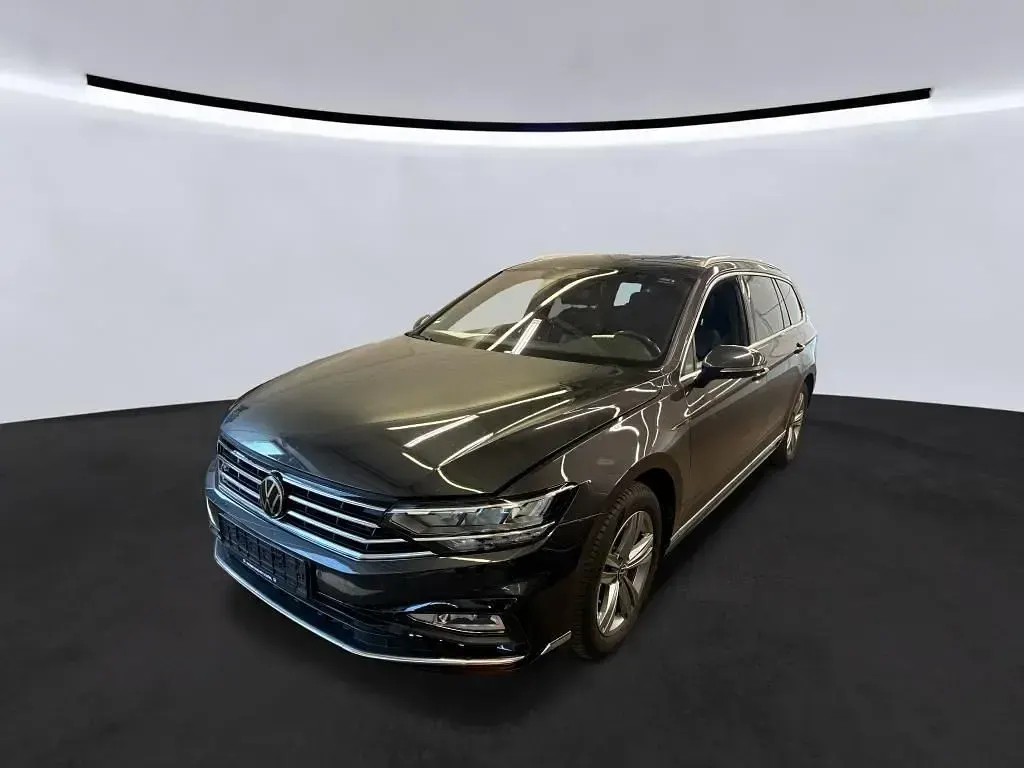 Gebraucht VW Passat R-line 122 PS (89 kW) 2023 Grau Kombi