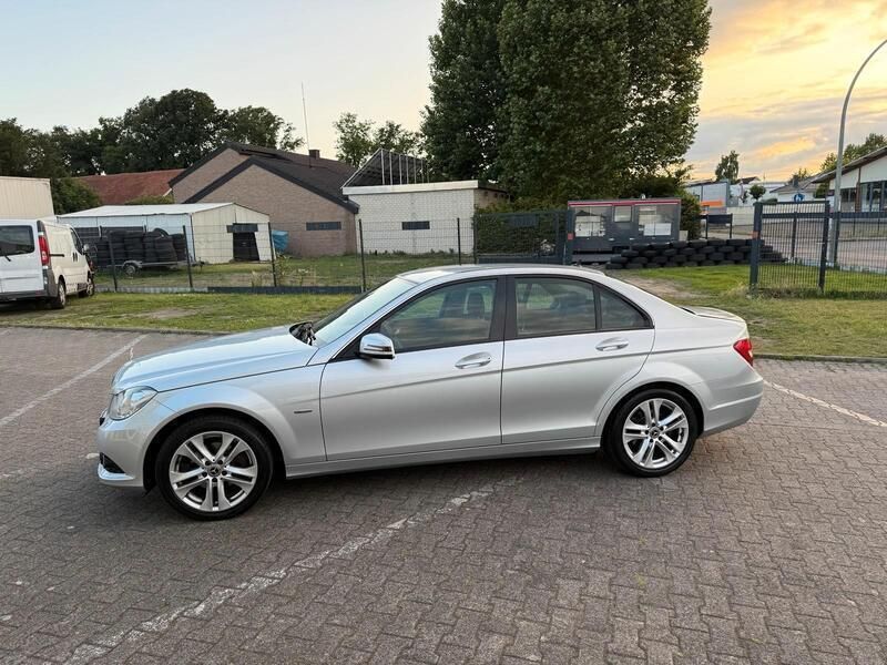 Silber Gebraucht 2011 Mercedes C200 Limousine | 9.990 € (Fairer Preis) - Bild 1/4