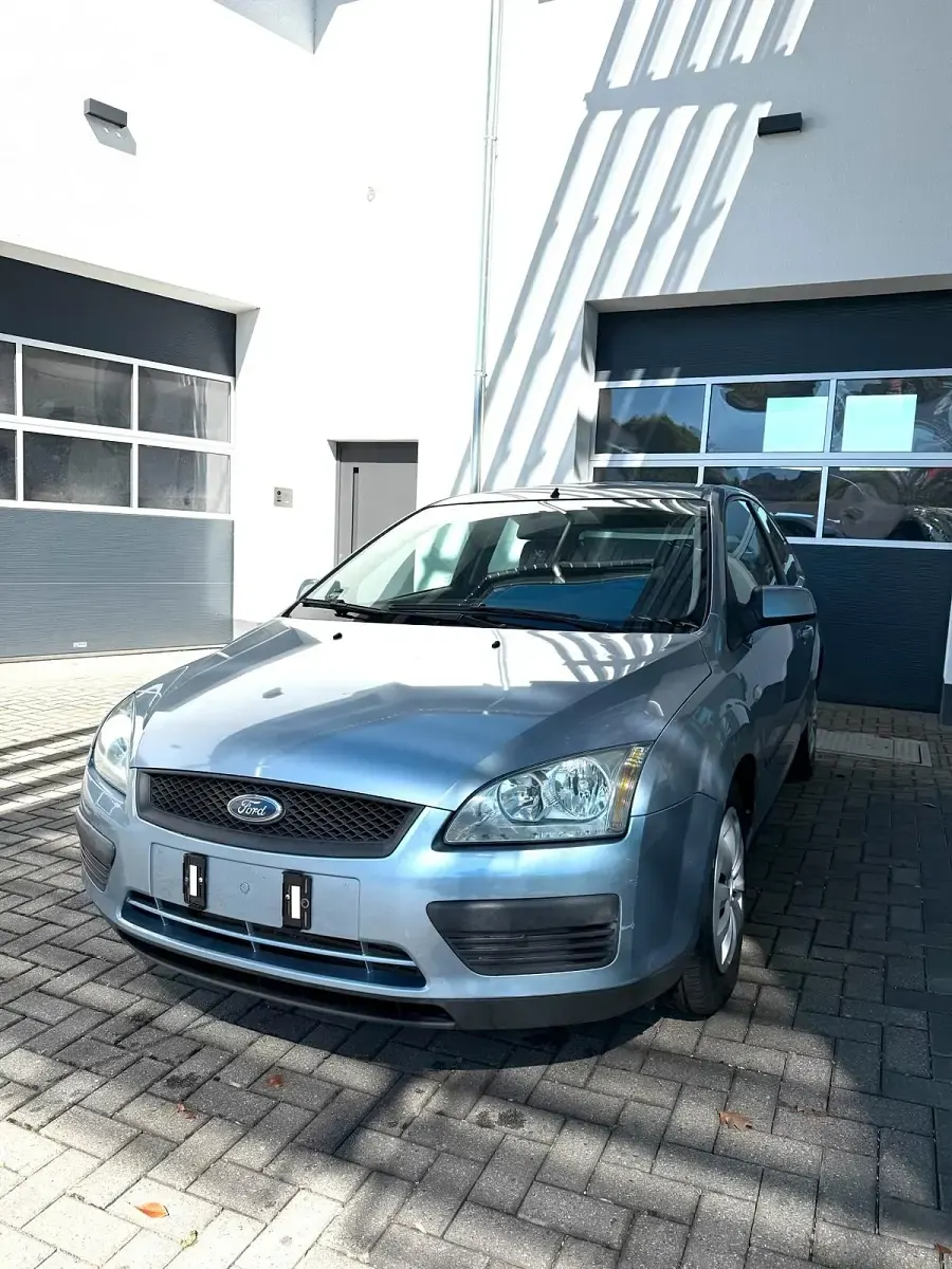 Gebraucht Ford Focus 109 PS (80 kW) 2006 Silber Limousine