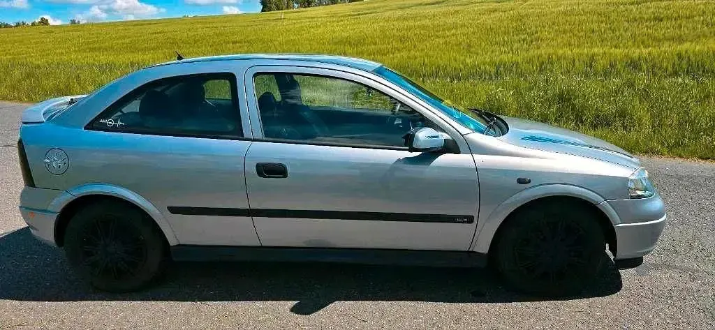 Gebraucht Opel Astra 75 PS (55 kW) 2000 Silber Limousine