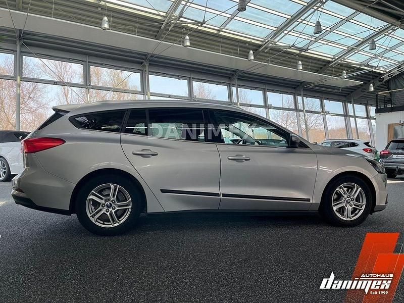 Gebraucht Ford Focus Cool & Connect 120 PS (88 kW) 2019 Silber Kombi