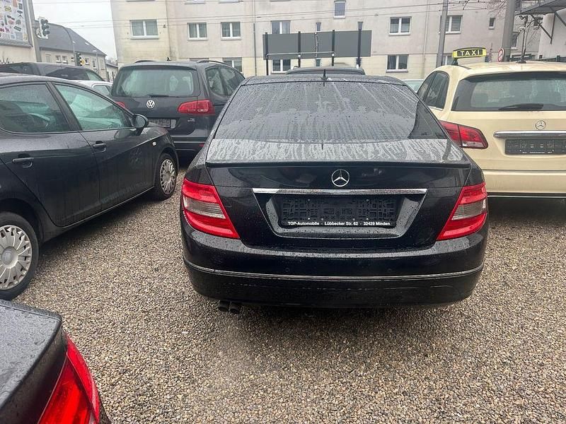 Gebraucht Mercedes C180 156 PS (114 kW) 2011 Schwarz Limousine